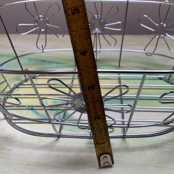 Metal flower accessory basket. Excellent condition - Picture 8 of 11